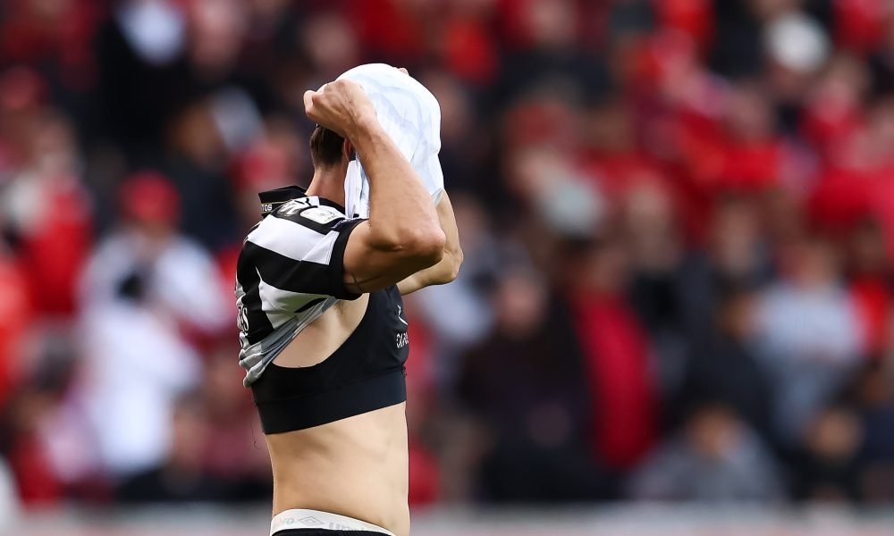 Zagueiro do Santos rebate pergunta após gol sofrido pelo Santos