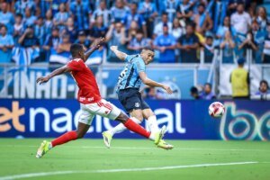 Grêmio e Internacional se enfrentam em jogo dos desesperados no Brasileirão