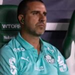 Auxiliar de Abel cobra eficácia do Palmeiras e vê Dérbi como 'mais um jogo'