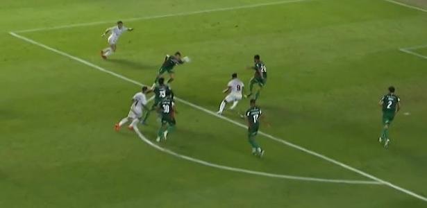 Foi pênalti para o Santos contra o Palmeiras? Ex-árbitros divergem