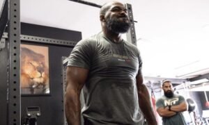 Jon Jones revela 'único arrependimento' da carreira: "Deveria estar lá"