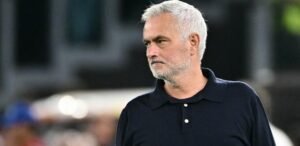 José Mourinho, técnico do Real Madrid, comandando o time contra a Roma, pela Liga dos Campeões