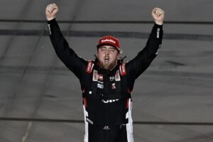 NASCAR Truck: Honeycutt vence em Phoenix e amplia liderança