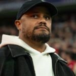 Kompany, técnico do Bayern de Munique, durante jogo contra o Arsenal, pela Champions League