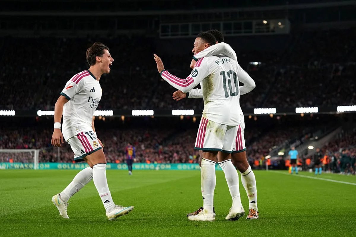 Mbappé marca duas vezes e Real Madrid vence o Barcelona no El Clásico