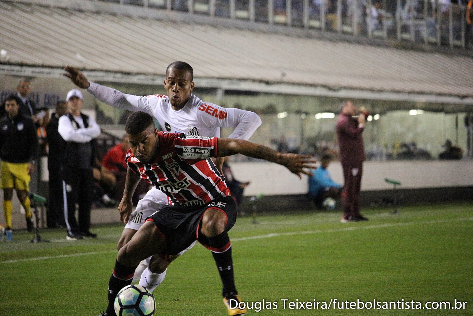 Lance de Santos 3 x 2 São Paulo, partida válida pelo Brasileirão 2017, disputada na Vila Belmiro