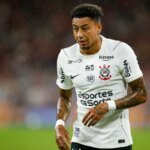 Com Lingard entre os titulares, veja escalações de Corinthians x Vitória