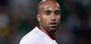 Lucas Moura voltará ao banco de reservas do São Paulo na partida contra o Vitória