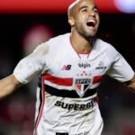 Lucas Moura, do São Paulo, comemora gol contra o Grêmio, pelo Campeonato Brasileiro