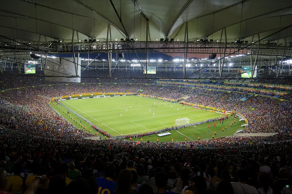 Estádio do Maracanã lotado em dia de jogo, no Rio de Janeiro