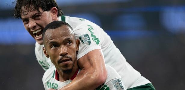 Marlon Freitas e Giay comemoram gol do Palmeiras contra o Fluminense, pela Libertadores