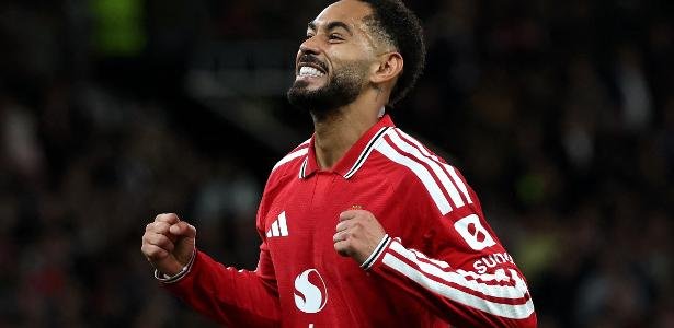Matheus Cunha comemora gol do Manchester United contra o Sabah, pela Liga dos Campeões