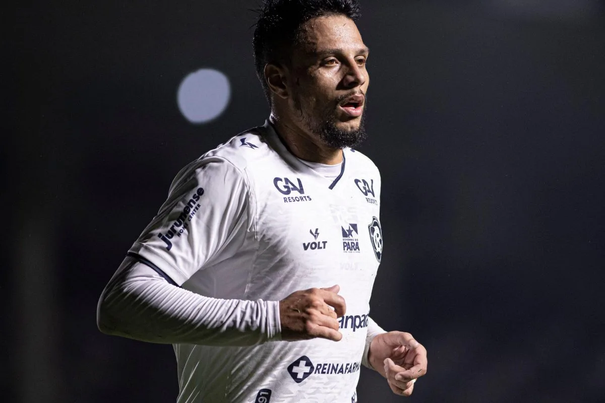 Matheus Oliveira bate recorde no Anyang