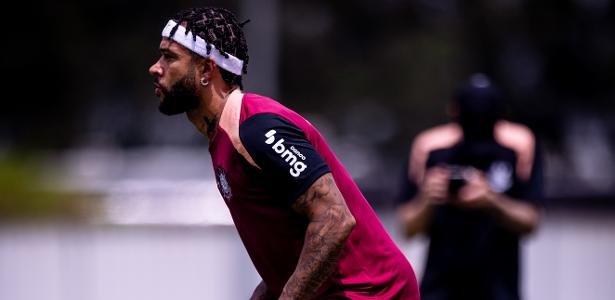 Memphis durante treinamento do Corinthians no CT Joaquim Grava