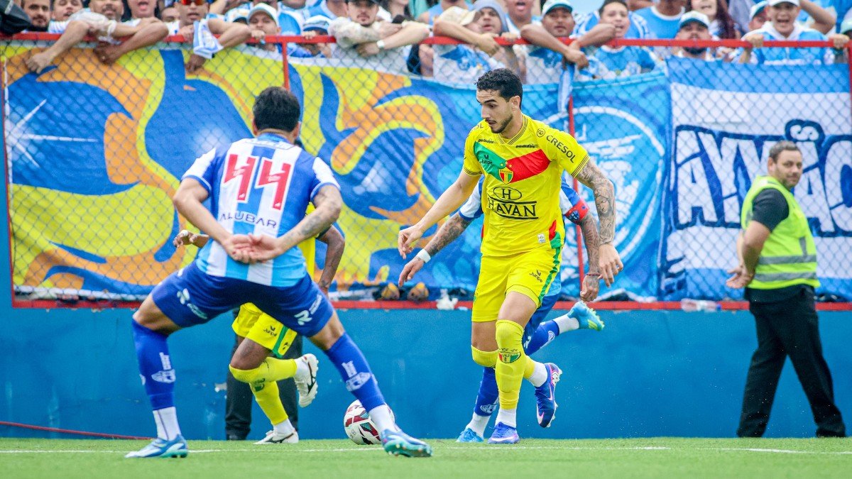 Paysandu cita xenofobia e cobra CBF após jogo suspenso na Série C