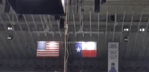 Militar da Força Aérea dos EUA morreu em demonstração de rapel em jogo de futebol americano no Texas