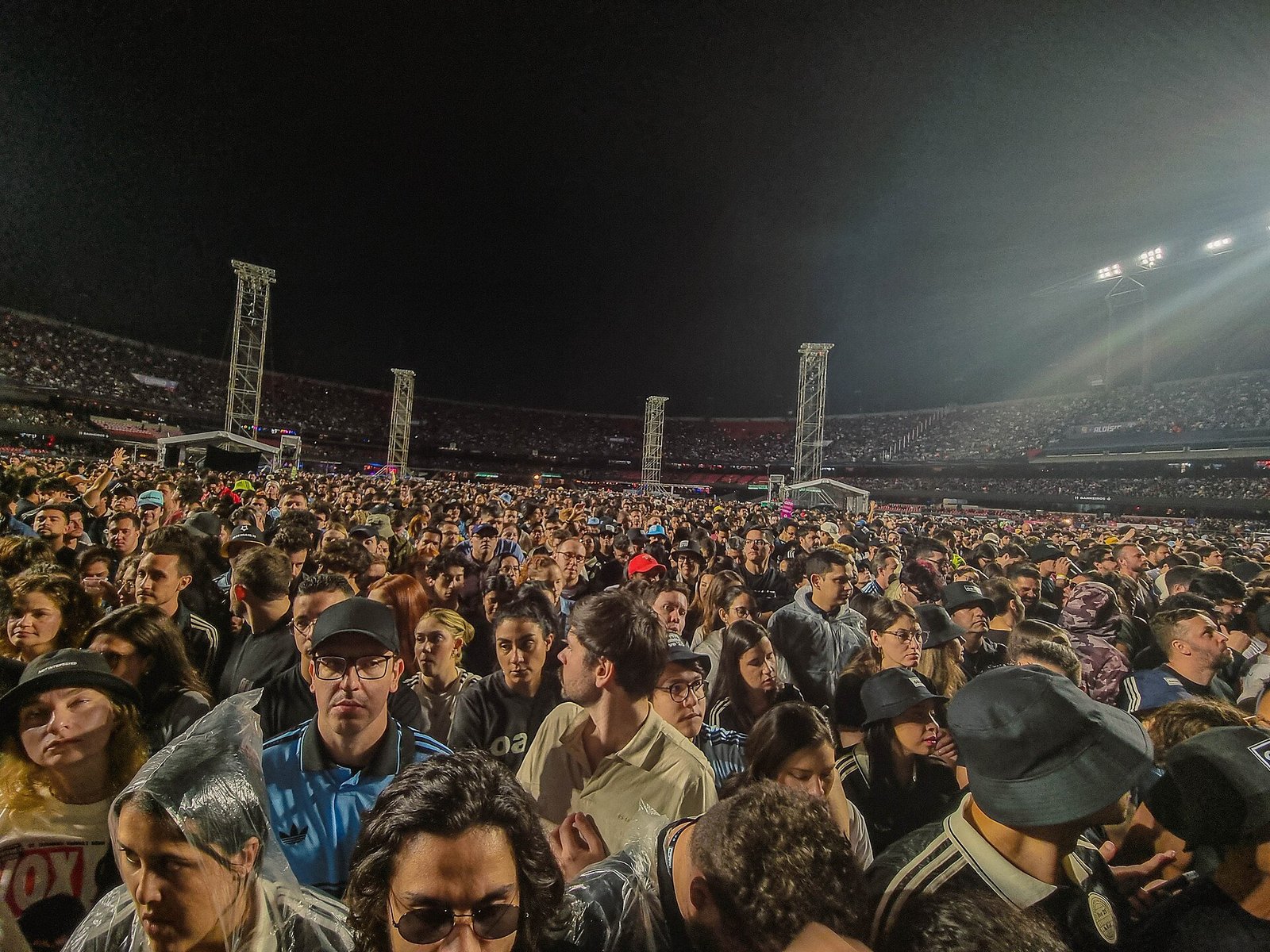 Momentos antes do show do Oasis, Estádio MorumBIS, Morumbi, São Paulo, 23 de novembro de 2025