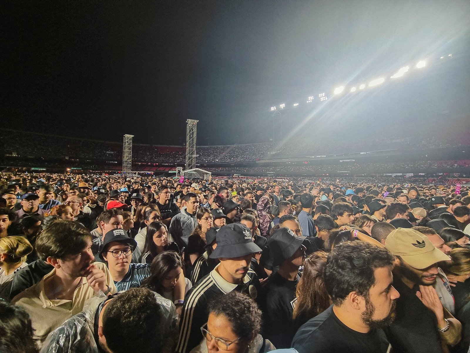 Momentos antes do show do Oasis, Estádio MorumBIS, Morumbi, São Paulo, 23 de novembro de 2025