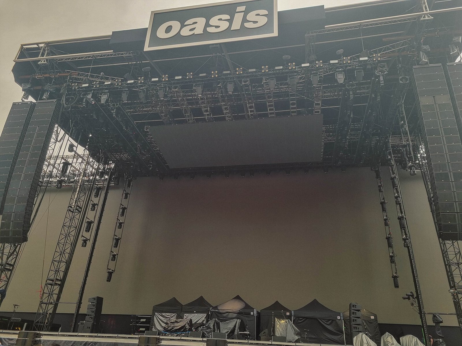 Momentos antes do show do Oasis, Estádio MorumBIS, Morumbi, São Paulo, 23 de novembro de 2025