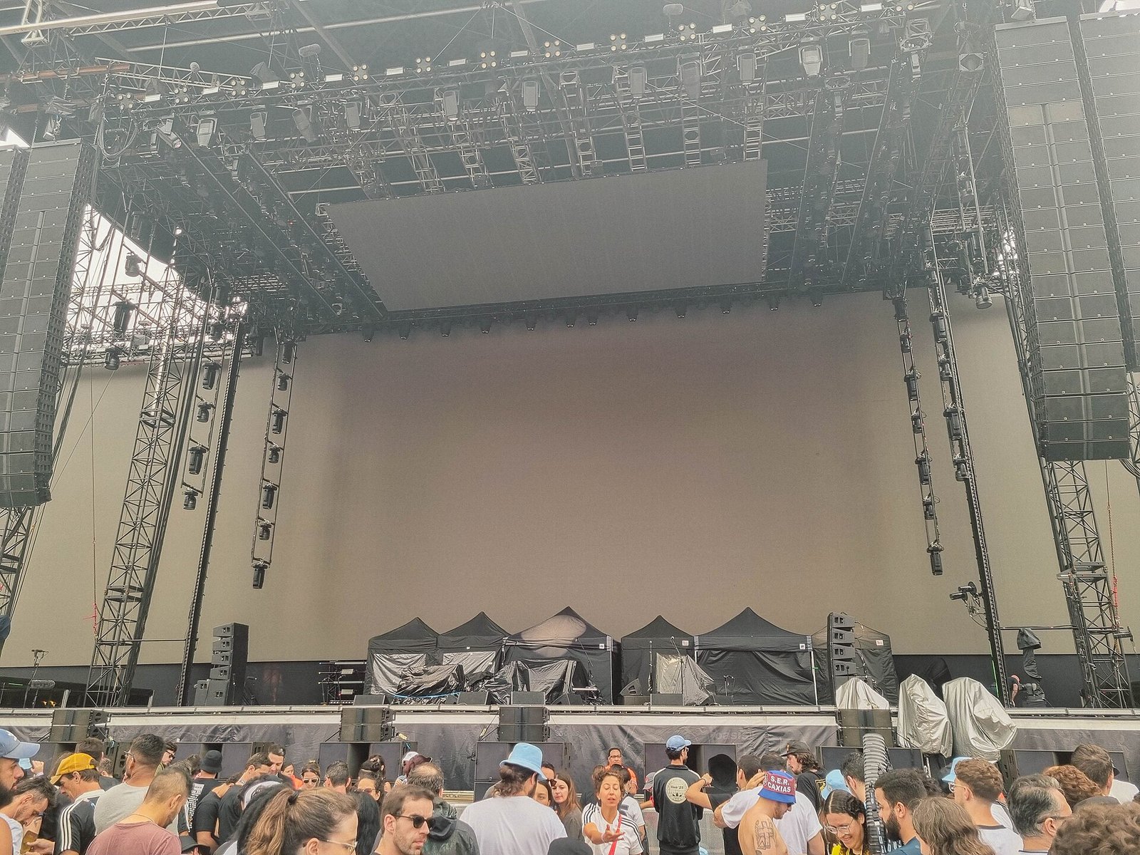Momentos antes do show do Oasis, Estádio MorumBIS, Morumbi, São Paulo, 23 de novembro de 2025