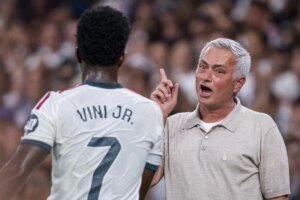 Mourinho diz que Vini Jr. não é intocável, mas confirma titularidade