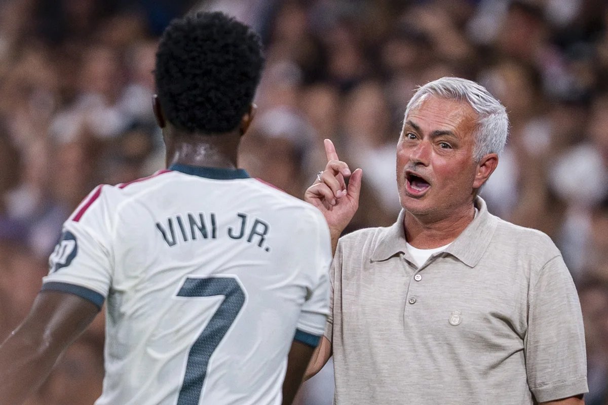 Mourinho diz que Vini Jr. não é intocável, mas confirma titularidade
