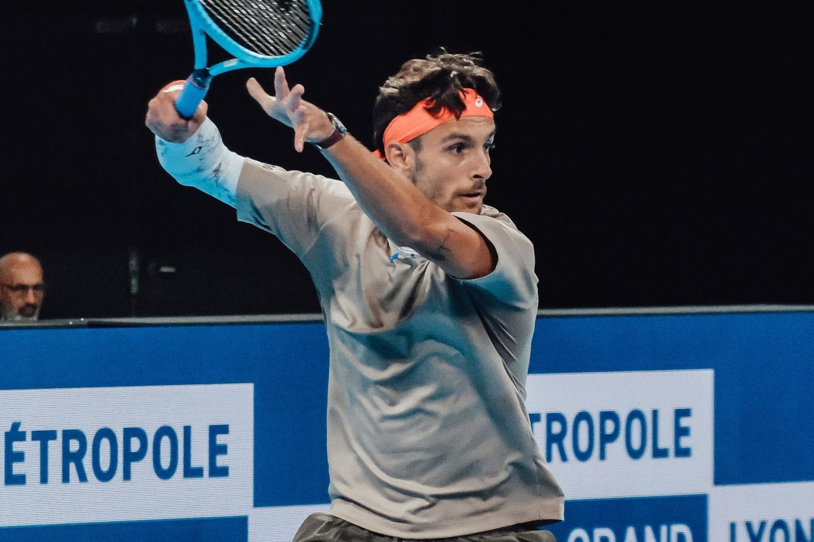 Musetti salva 4 match-points contra Cobolli e desafia Fritz na final em Lyon