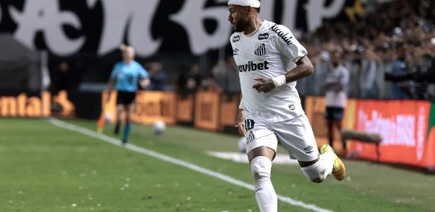 Neymar em ação durante jogo entre Santos e Palmeiras na Copa do Brasil