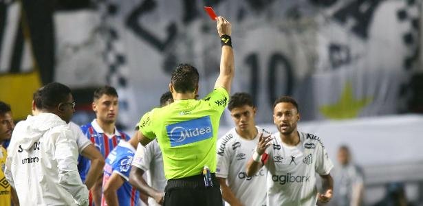 Colunistas analisam comportamento de Neymar: 'Insuportável em campo'