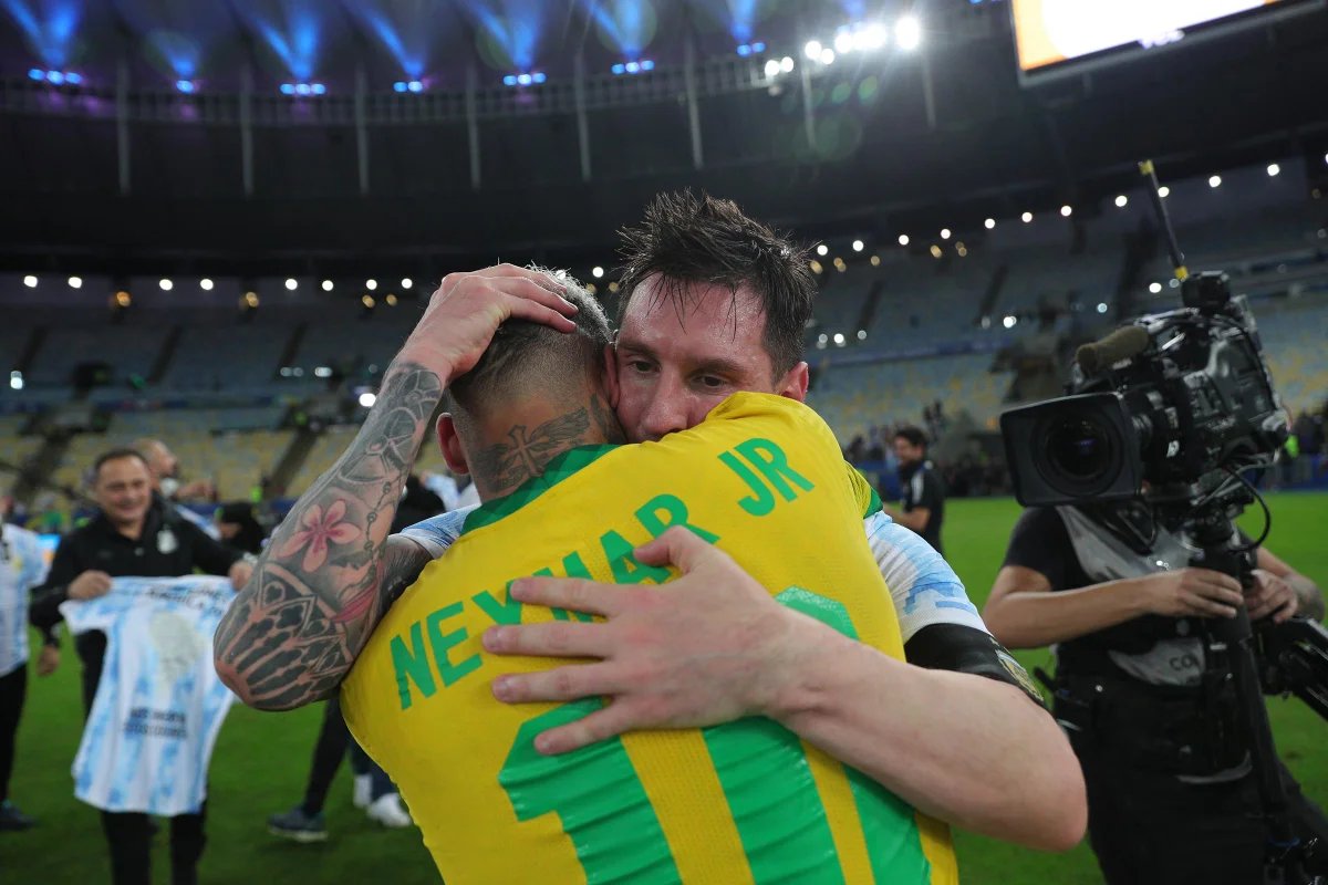 Neymar homenageia Messi antes do último jogo do argentino pela seleção