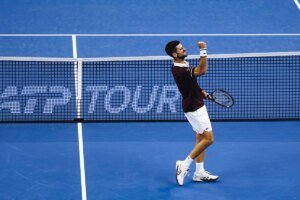 Djokovic vence Zverev de virada e vai para a semifinal no ATP 500 de Pequim