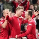 O dinamarquês Rasmus Hojlund, ex-Manchester United, marcou contra Portugal com bela cavadinha e comemorou como CR7