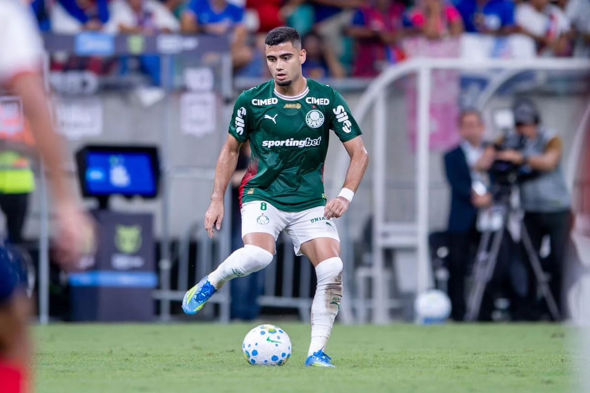 Andreas Pereira pede desculpas após expulsão no Palmeiras