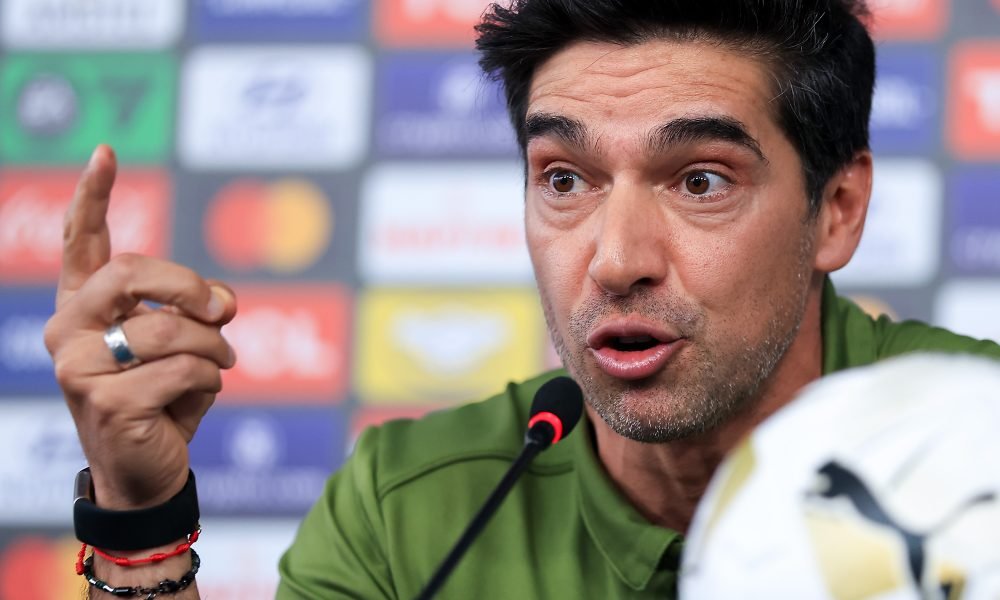 Abel Ferreira aponta substituto no lugar de Vitor Roque