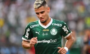 Andreas Pereira explica lance que causou expulsão no Palmeiras