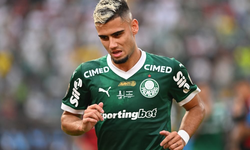 Andreas Pereira explica lance que causou expulsão no Palmeiras