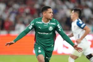 Palmeiras deve ter desfalque de Vitor Roque contra o Fluminense