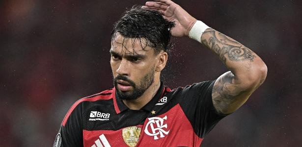 Paquetá se lamenta durante Flamengo x Estudiantes, duelo da Libertadores