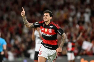 Pedro volta ao Flamengo após atritos e mira retomada do protagonismo