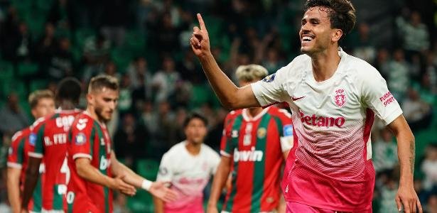 Pedro Lima, do Sporting, comemora segundo gol contra Marítimo na Allianz Cup