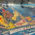 Barcelona denuncia PSG após mosaico com Massacre da Serra Elétrica