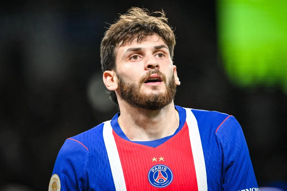 PSG confirma lesão grave de Kvaratskhelia