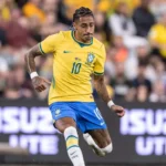 Raphinha desfalca o Barcelona, e Hansi Flick questiona amistosos da Seleção