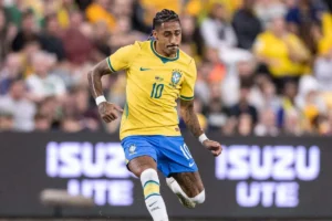Raphinha desfalca o Barcelona, e Hansi Flick questiona amistosos da Seleção