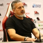 Boto explica crise no Flamengo: “Não vai ter atraso de salários”