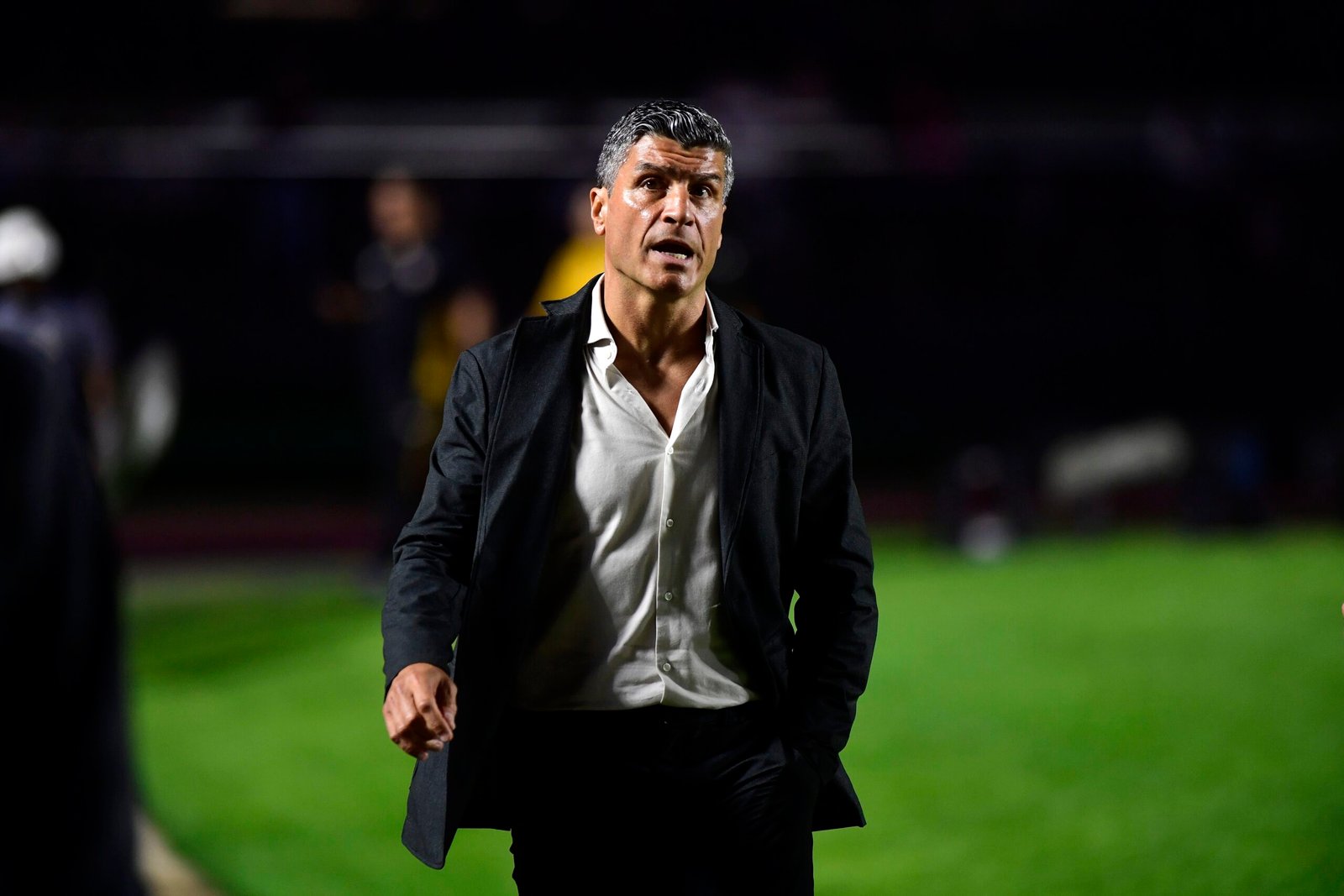 Emanuel lamenta falta de eficiência do Vasco e liga alerta no Brasileirão: "Não estamos salvos de nada"