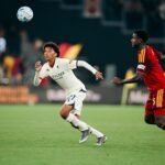 Técnico Daniele de Rossi elogia Robinho Jr após estreia no Genoa: "Faz coisas úteis e inteligentes"