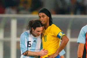 Ronaldinho homenageia Messi antes de despedida da Argentina