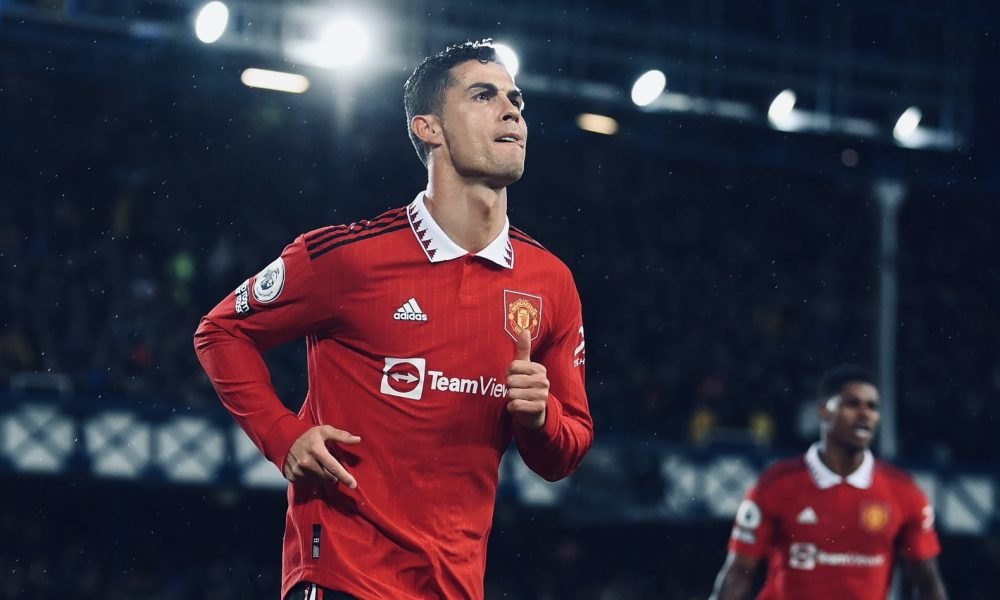 Treinador de seleção europeia tece elogios a CR7: "Tiro o chapéu para ti"