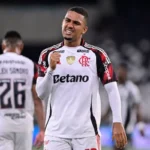 Samuel Lino abre o jogo sobre críticas da torcida do Flamengo